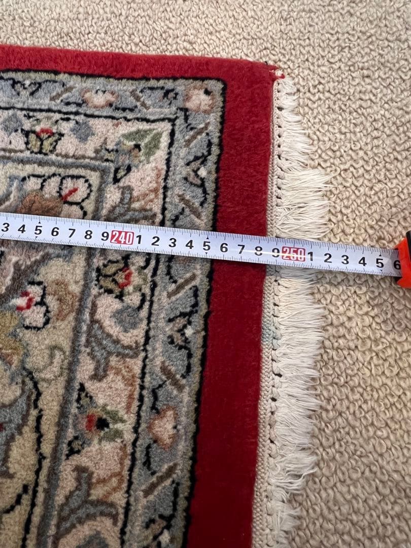 M*m様 赤とクリーム色のペルシャ絨毯