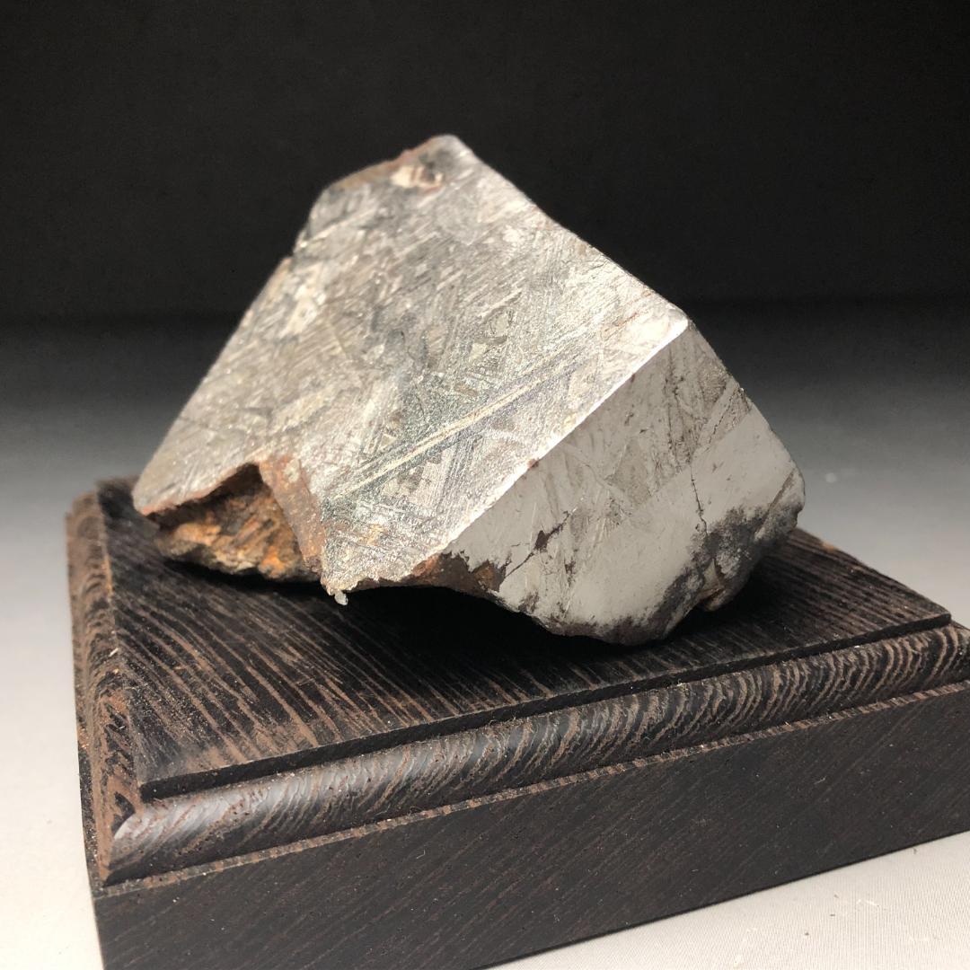 アルタイ隕石　大型隕石 鉄隕石　外皮付き隕石　ナチュラル　原石　重さ約1095ｇ