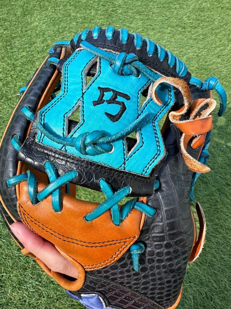 アンダーアーマー 限定グラブ　クロコダイル柄