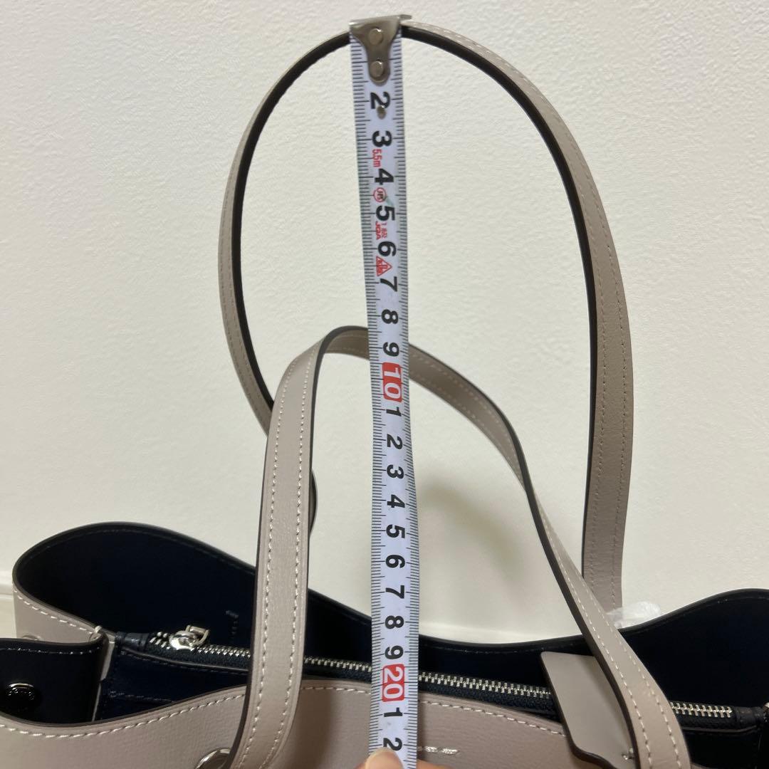 新品 COACH グレージュ ハンドバッグ