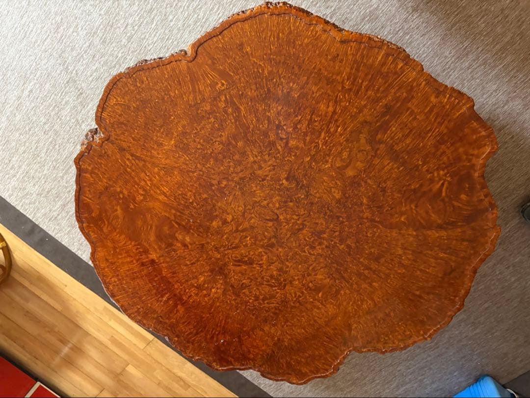 瘤付き　かりんの一枚板座卓 茶色