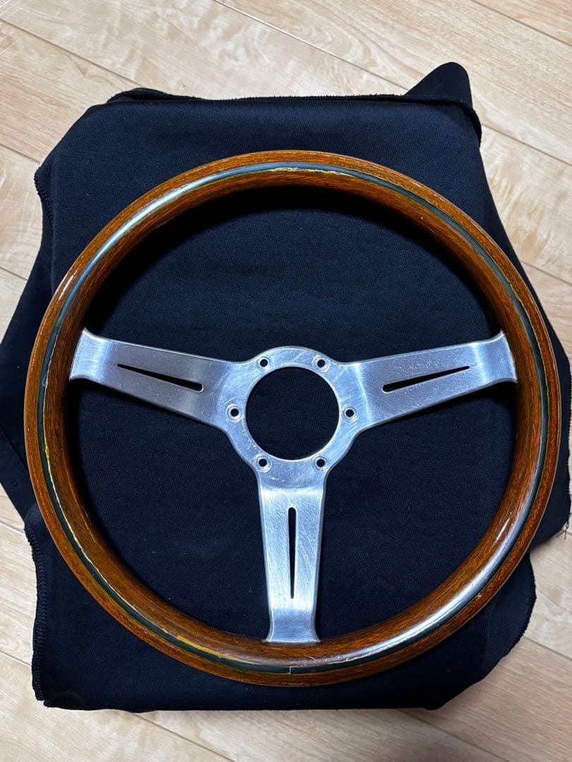 ナルディ　ウッド　ステアリング　32.5