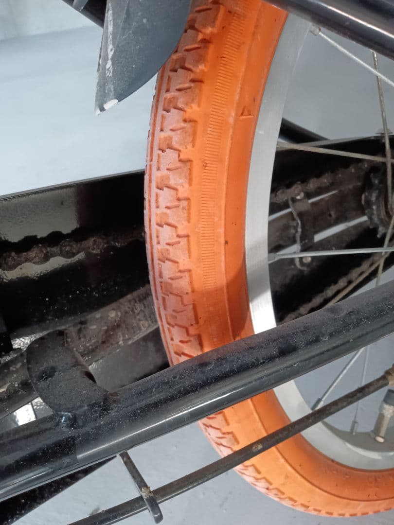 18インチ　男の子　GRAPHIS キッズ自転車 黒/オレンジ/黄色