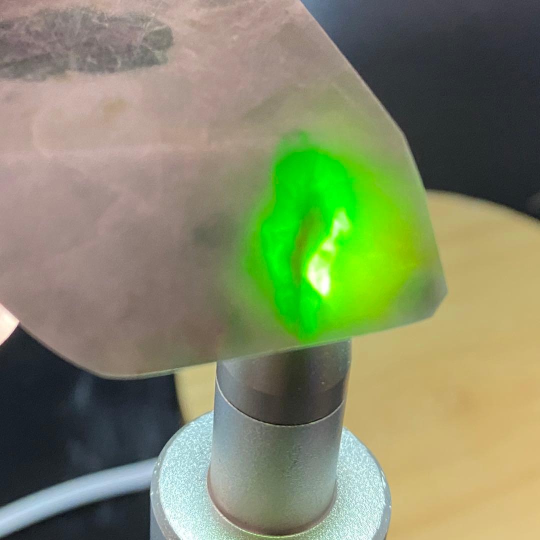 【1335】糸魚川　翡翠　緑　原石　47g　天然石　ヒスイ　宝石　パワーストーン