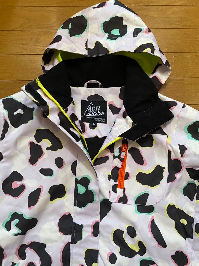 超美品　ACT VERSION スノボ　スノーボード　ウェア　Ｍ
