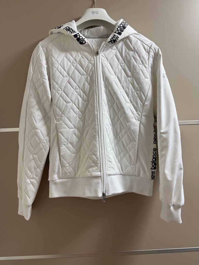 ニューバランス 中綿ジャケット白✕黒ダイヤキルティング ゴルフ2023年モデル