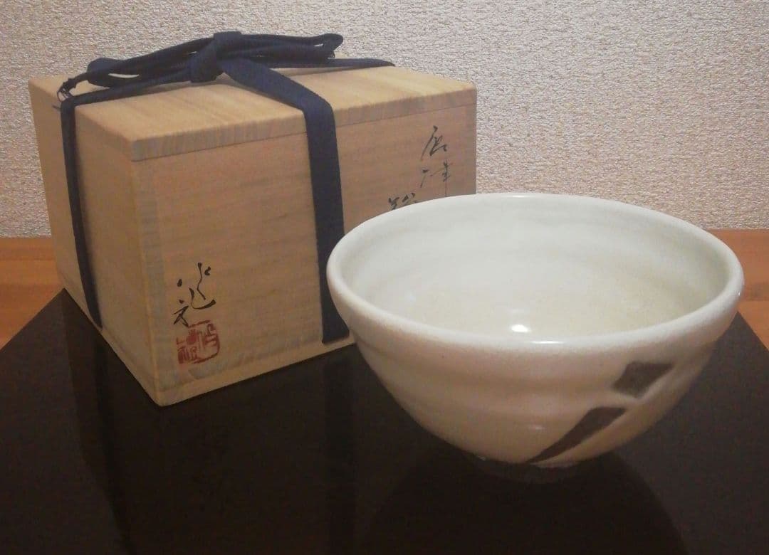 岡本作礼作　唐津焼　粉引　茶碗　共箱　略歴付　茶道具
