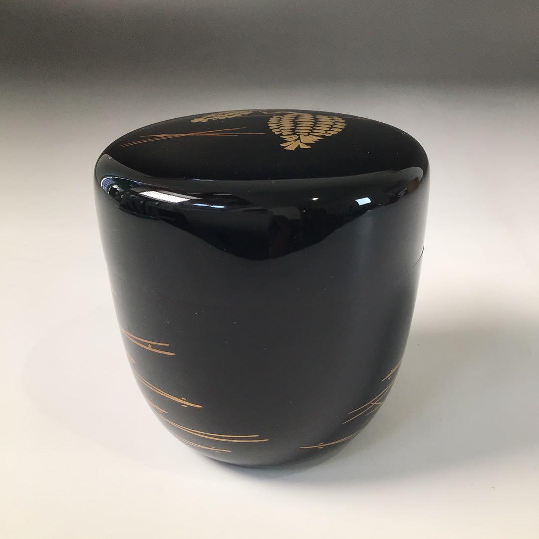 Ｒ８０４　棗　『順慶作』『黒漆塗』『松笠蒔絵』『中棗』　共箱　茶道具