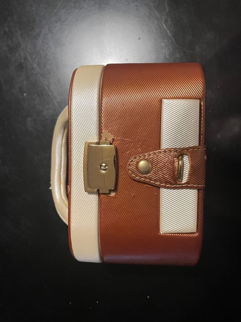 小物入れ　化粧品入れなどに ブラウンホワイト