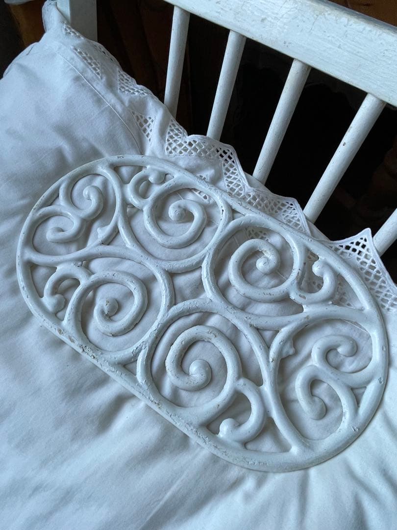 フランス　アンティーク　素敵な　アイアン　トリベット　鍋敷き　ホワイト
