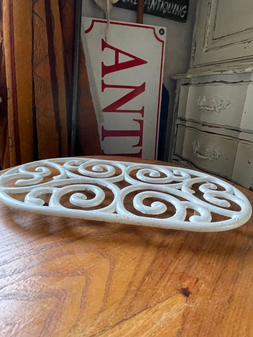 フランス　アンティーク　素敵な　アイアン　トリベット　鍋敷き　ホワイト