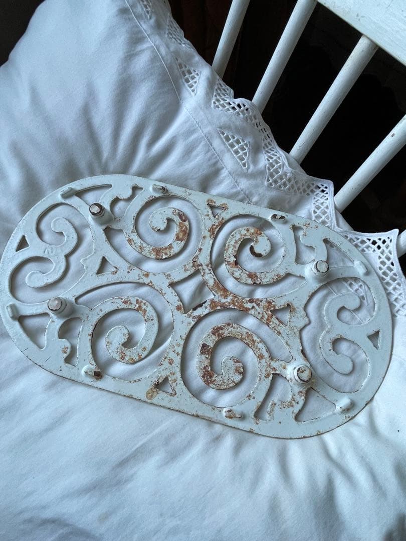フランス　アンティーク　素敵な　アイアン　トリベット　鍋敷き　ホワイト