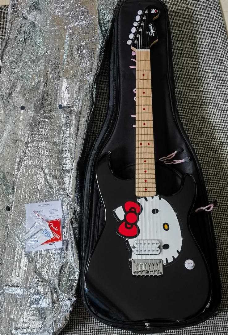 新品Fender Hello Kitty Black Stratocaster