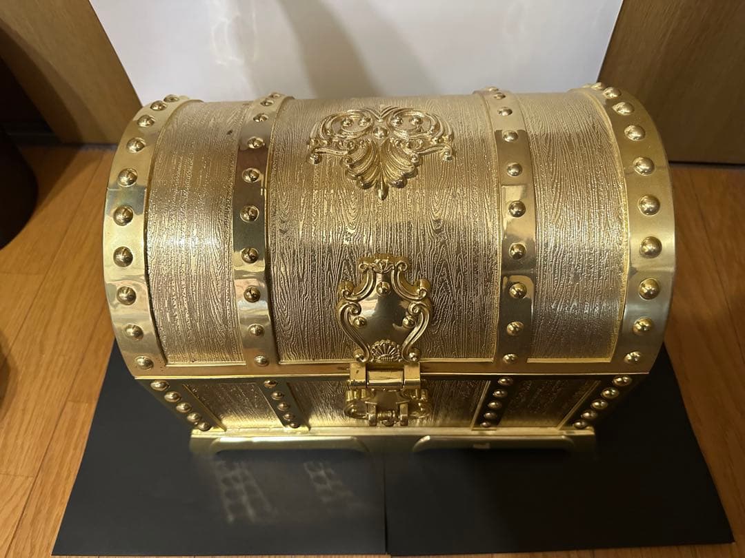 黄金に輝く宝箱　特大サイズ