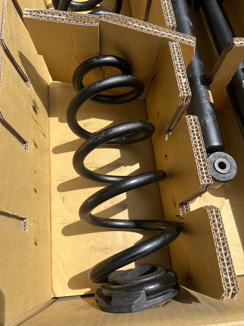 ホンダ　フリードGB4 4WD 純正サスペンション前後セット