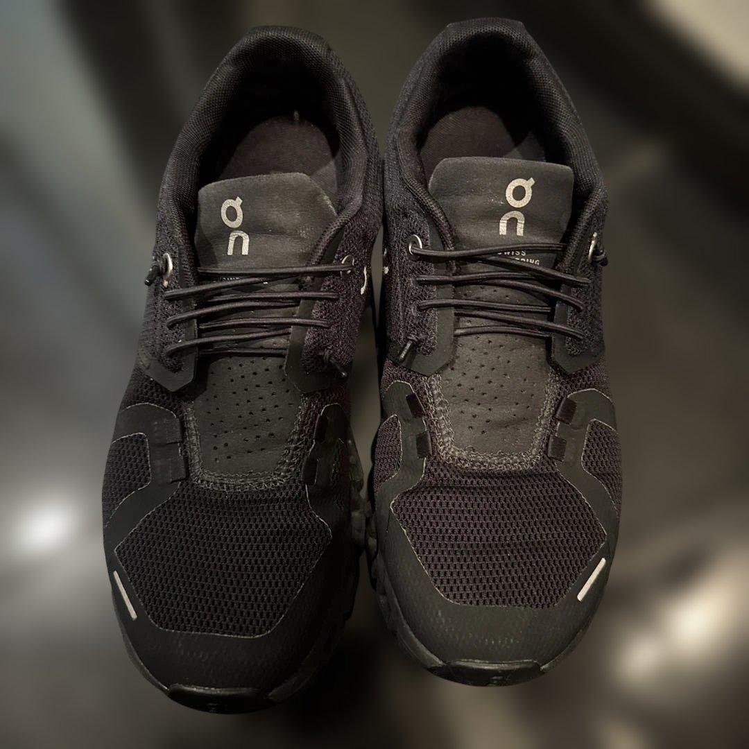 on Cloud 5 7.5 24.5cm ブラック 中古