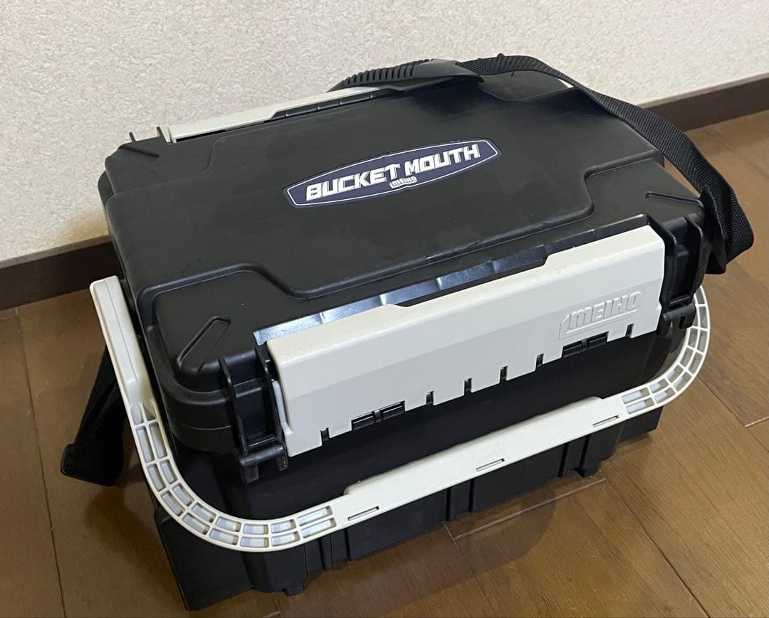 青物シーバス　ルアーまとめ売り　メイホウケース、ダイワバッグ付［中古］