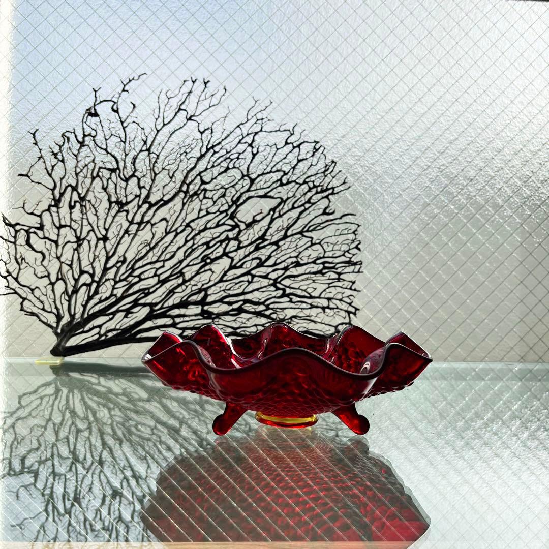 骨董　時代ガラス　霰プレス　三ツ脚付き　フリル　平鉢　菓子鉢　コンポート　ウラン