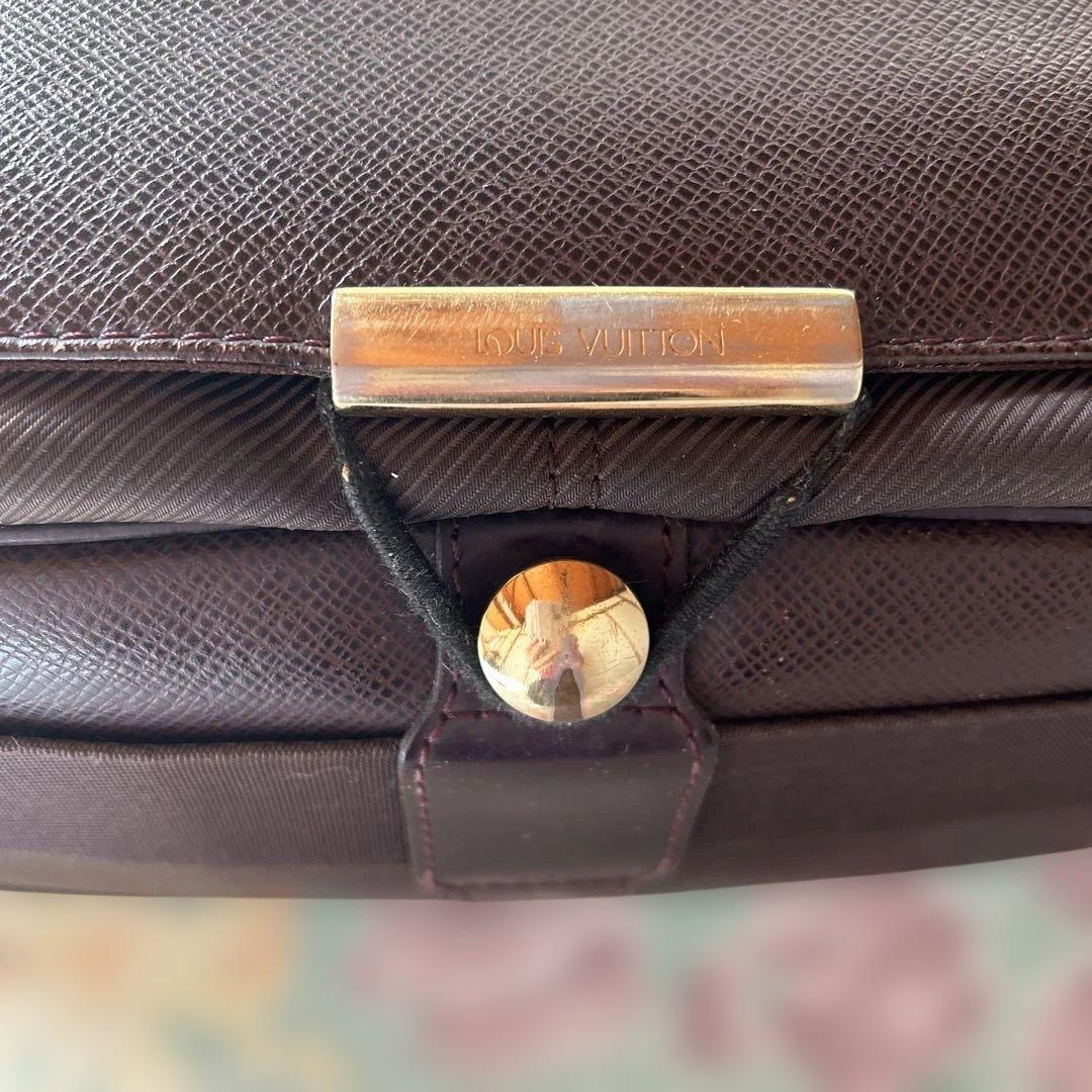 黒霧です。ルイビィトン　タイガ　メッセンジャーバック　ショルダーバック