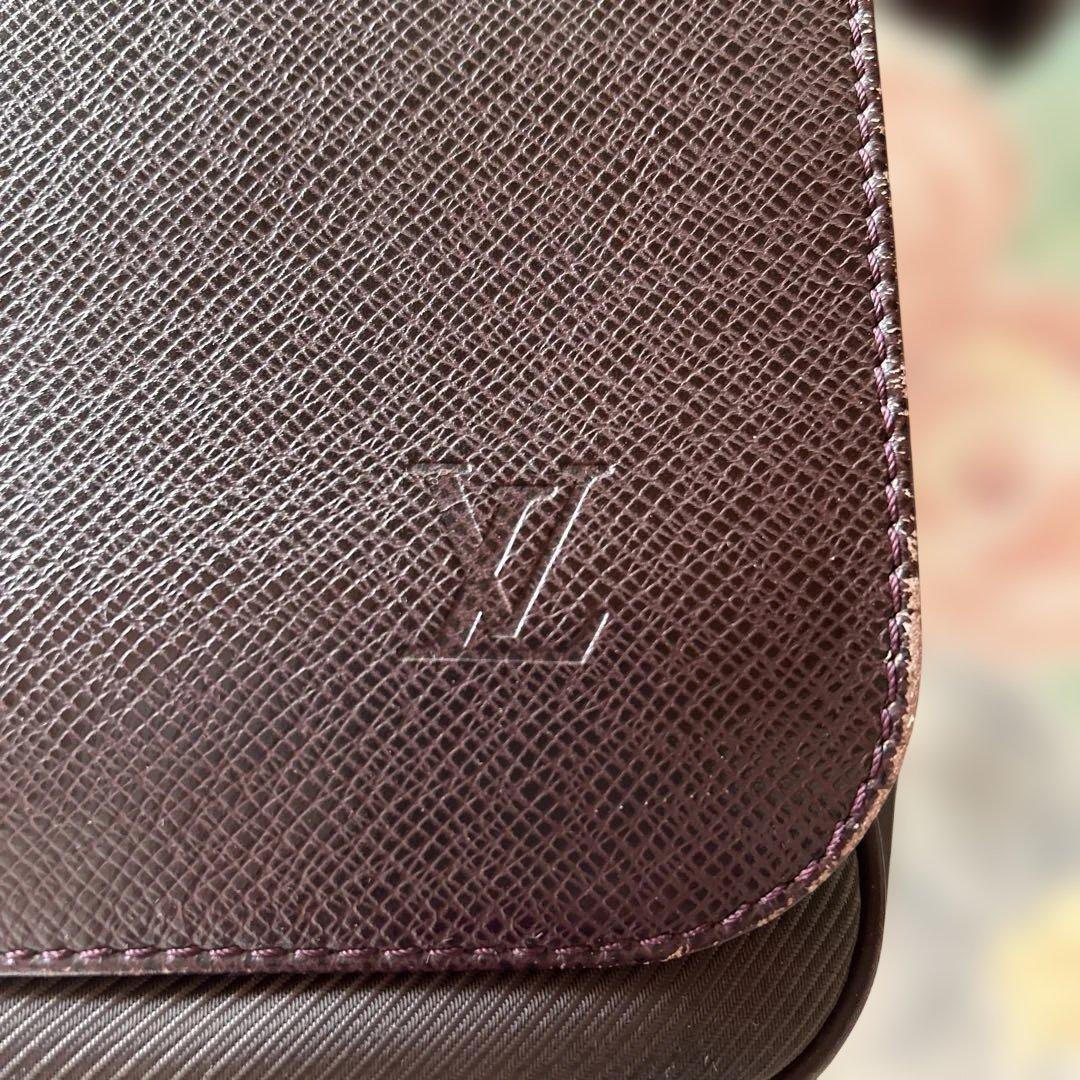 黒霧です。ルイビィトン　タイガ　メッセンジャーバック　ショルダーバック