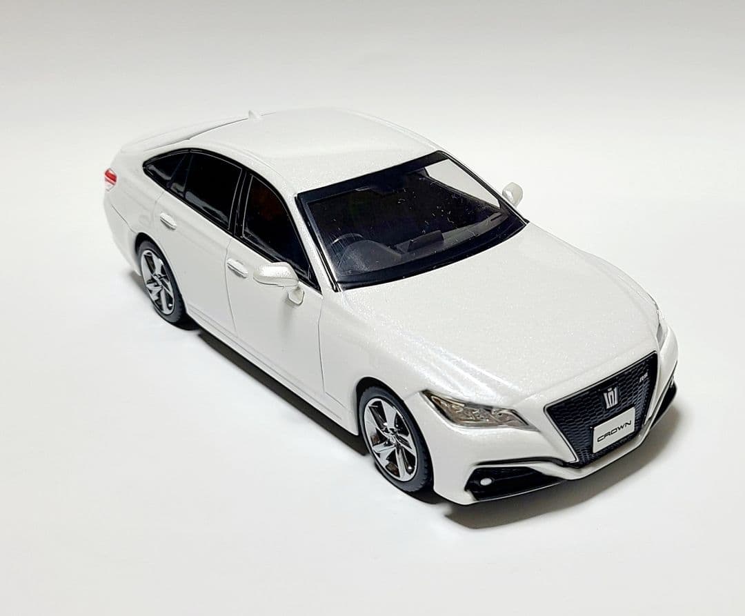 トヨタ 220系クラウン RSアドバンス カラーサンプル
