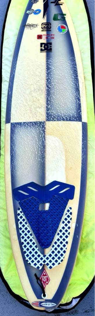 ショート用サーフボード　スカッシュテール　トライフィン　ケース付