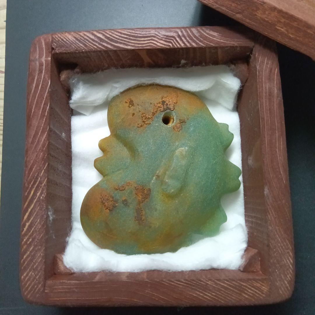 竹田城で御座います。緑色の特大円形子持勾玉　　　勾玉史料　古墳文化副葬品