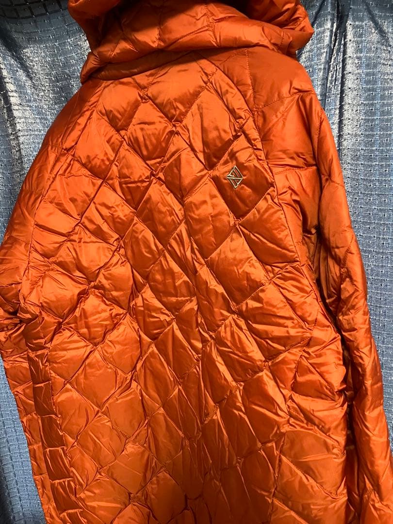 オレンジ キルティング ダウンジャケット