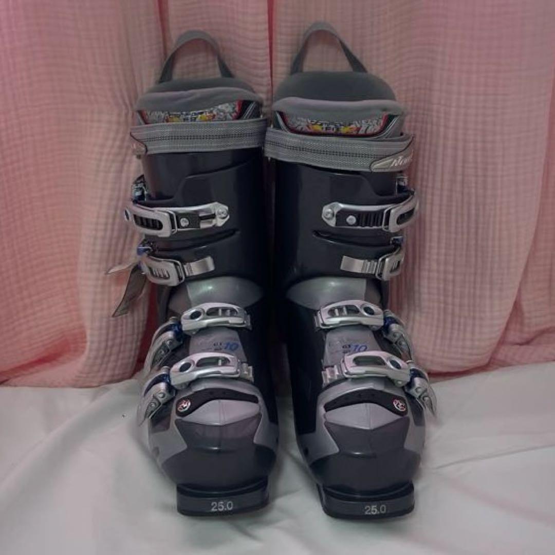 新品Nordica スキー用ブーツ 男女OKグレー/シルバー　タグ付き