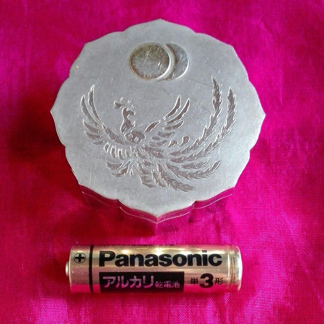 ボンボニエール。八稜鏡形香合型日月、鳳凰文。純銀徳力。菓子入。天皇。皇室。中古。