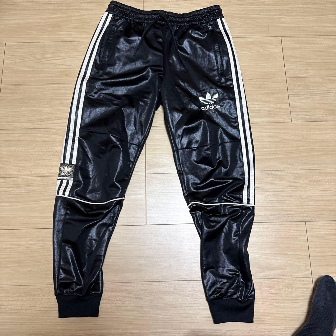 adidas アディダス トラックパンツ chile20