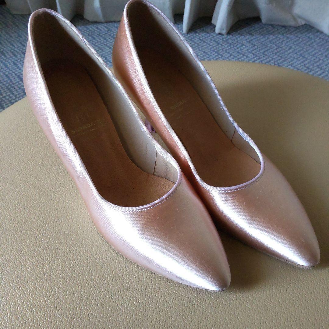 スーパーダンス．ジャパン　シューズ サテン　22.5 ヒール　5.5センチ