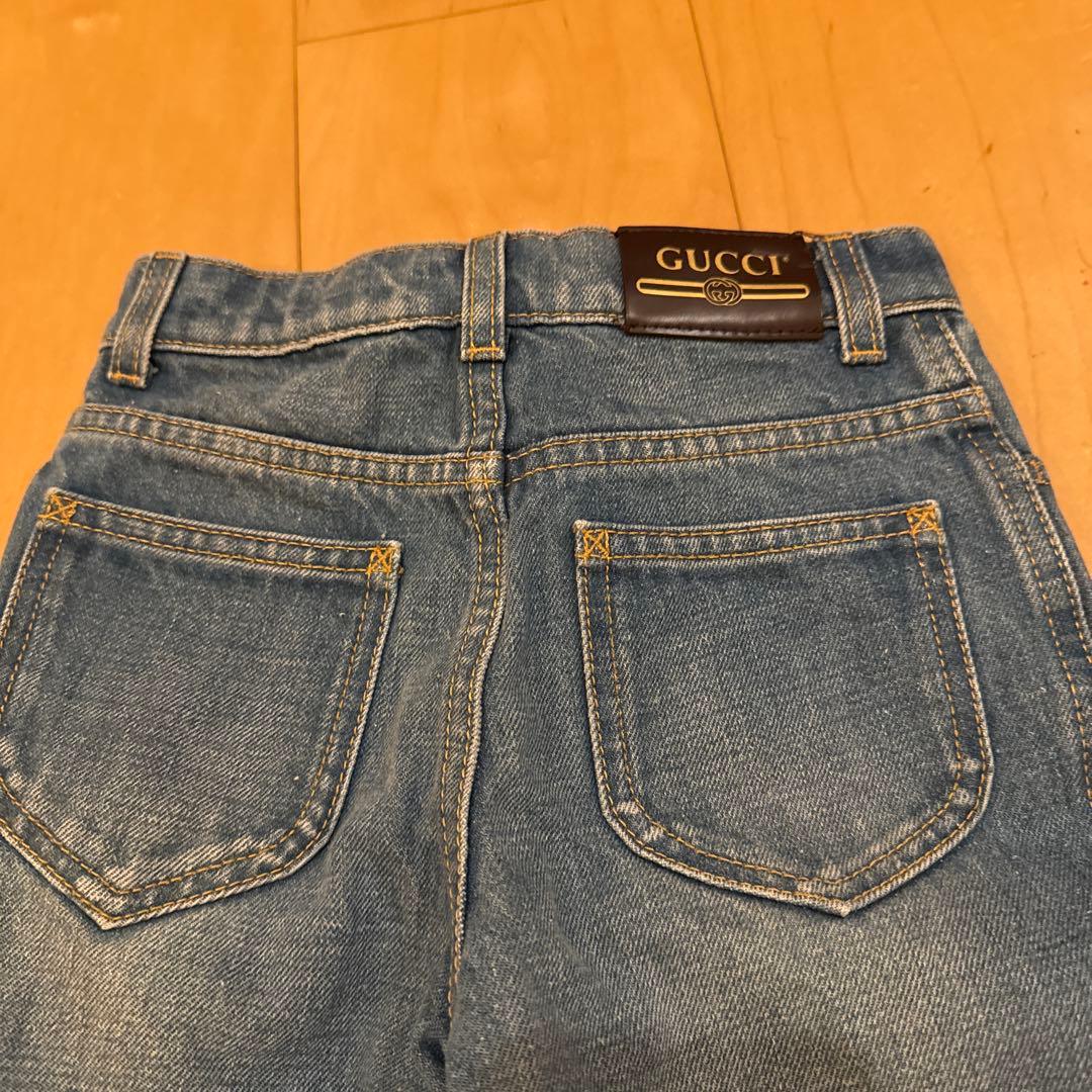 Gucci キッズデニムパンツ刺繍ラベル付き