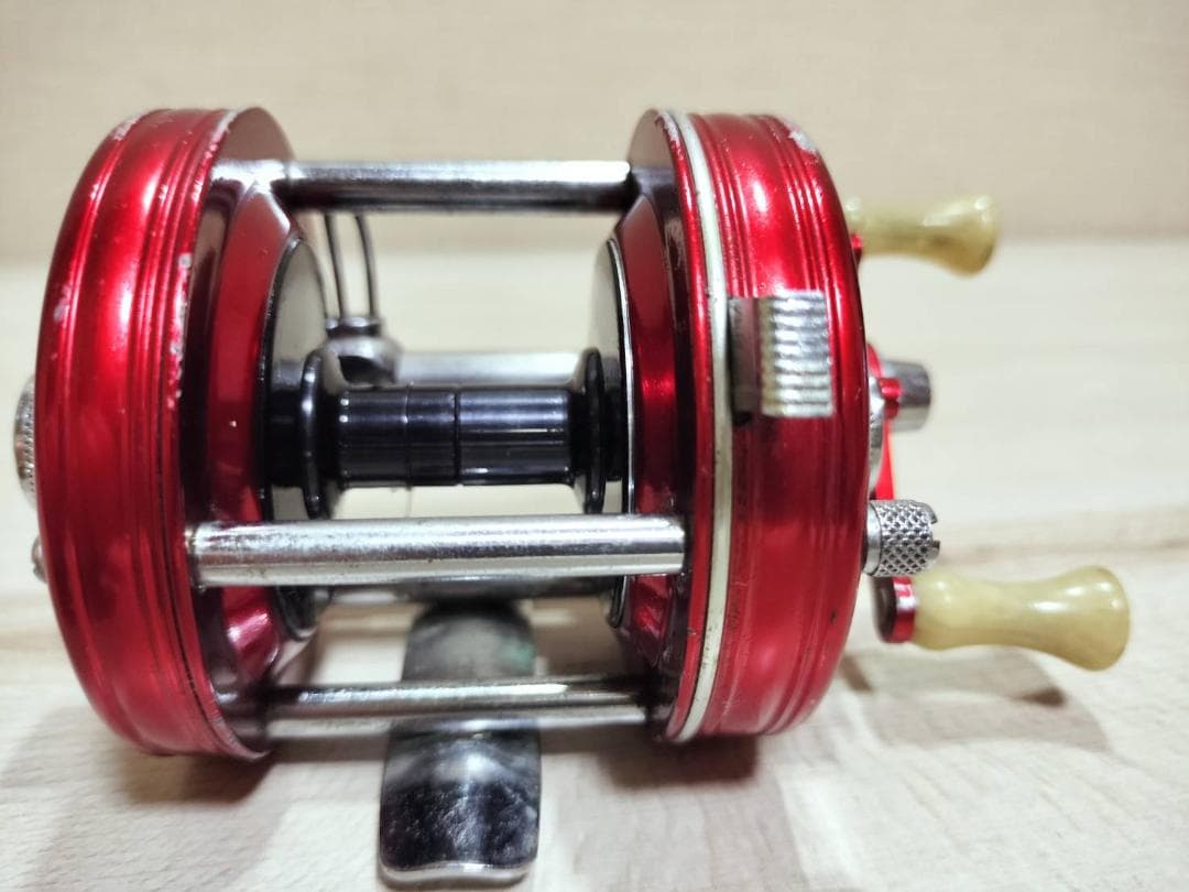 ◇アブガルシア　アンバサダー5000　ビンテージ　リール 　レッド