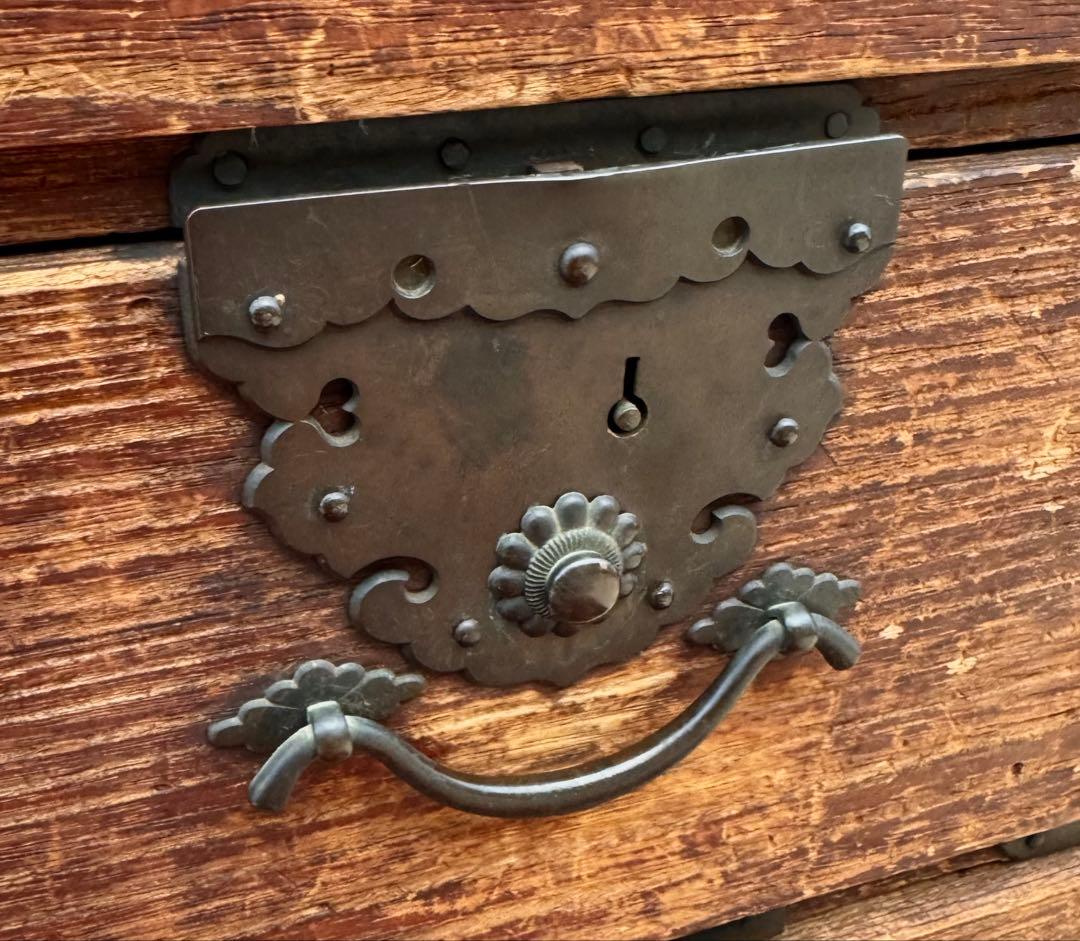 愛想はないが信用はある｜大正の金具箪笥