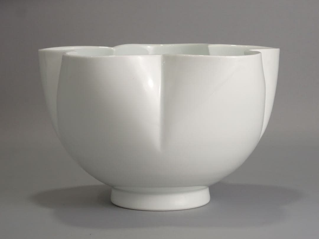 人間国宝　井上萬二　本人作　白磁　花形　花器　合わせ箱　花瓶　壺　花入　有田焼