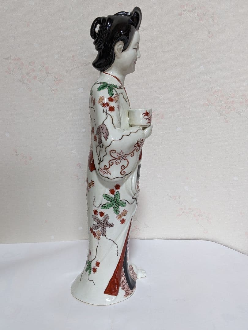 ♦柿右衛門様式 赤絵美人図 陶磁器人形 置物飾り 骨董品