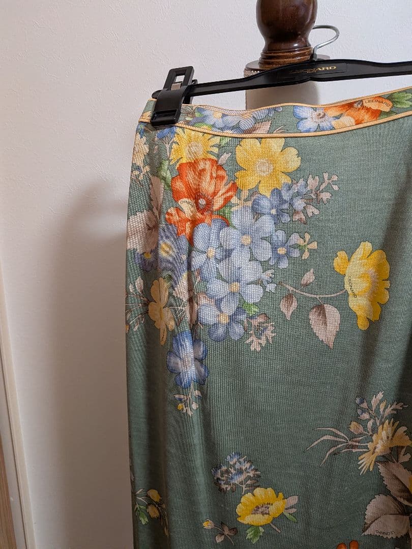 【超美品】レオナールLEONARD 花柄グリーン(若草色)セットアップ