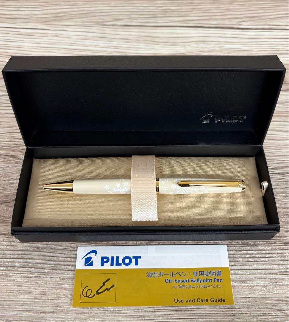 美品 パイロット レディホワイト桜 油性ボールペン 未使用
