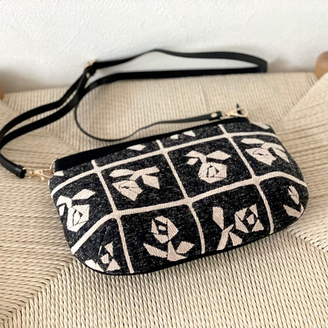 ⚮̈ミナペルホネン　Lulu black ドラポケショルダー　ポシェット