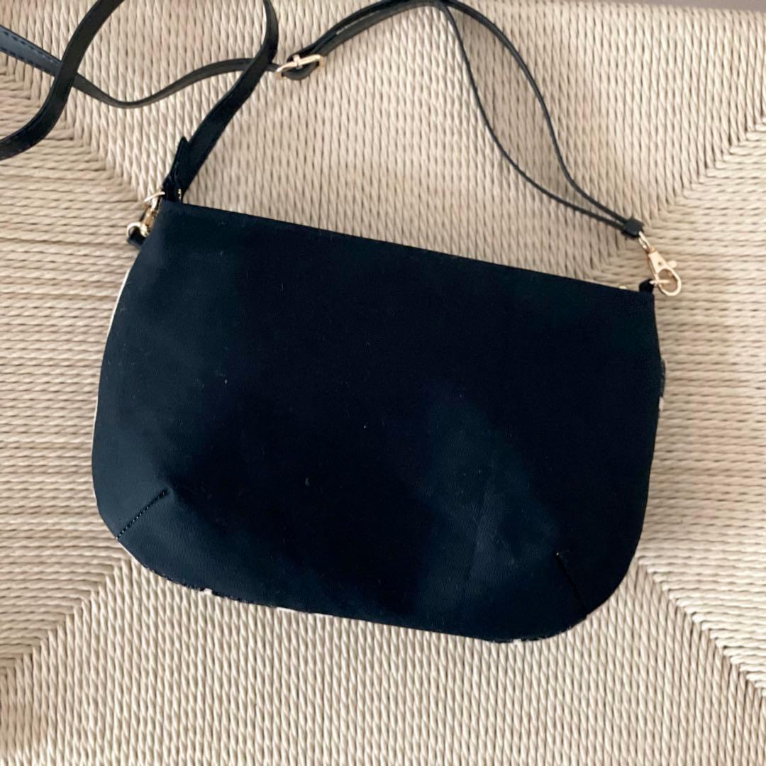 ⚮̈ミナペルホネン　Lulu black ドラポケショルダー　ポシェット