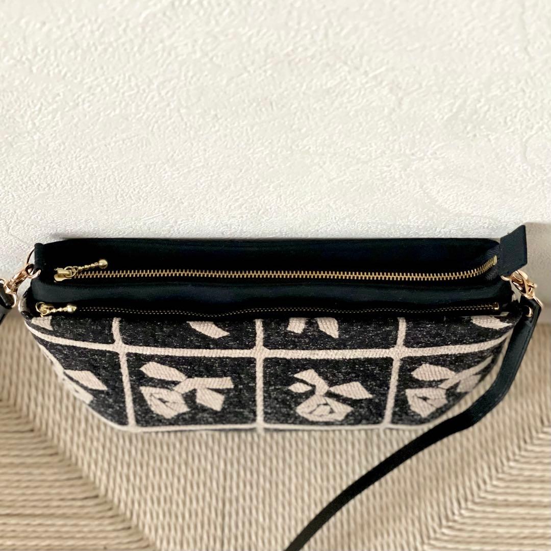 ⚮̈ミナペルホネン　Lulu black ドラポケショルダー　ポシェット