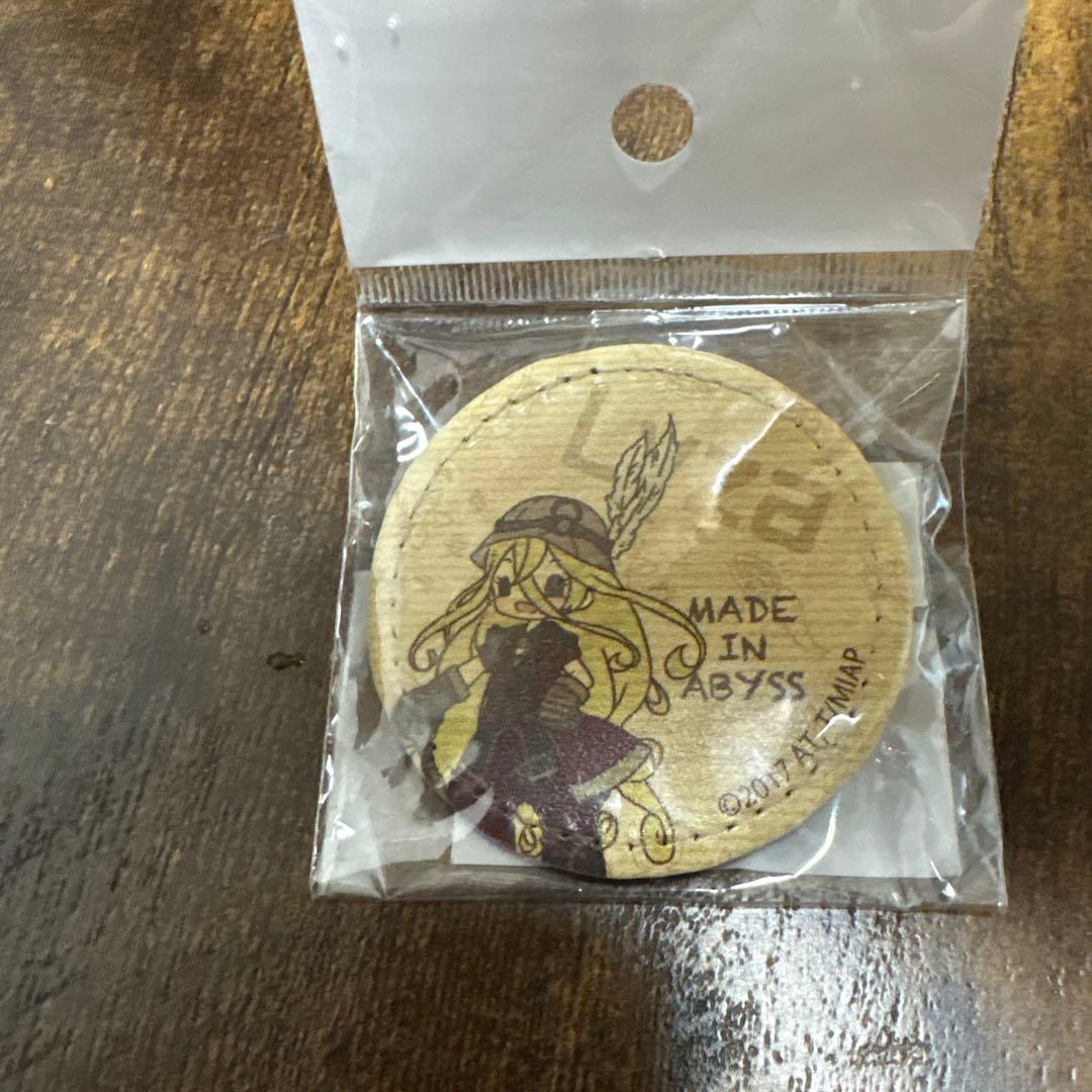 【入手困難】メイドインアビス 【ライザ】レザーバッジ