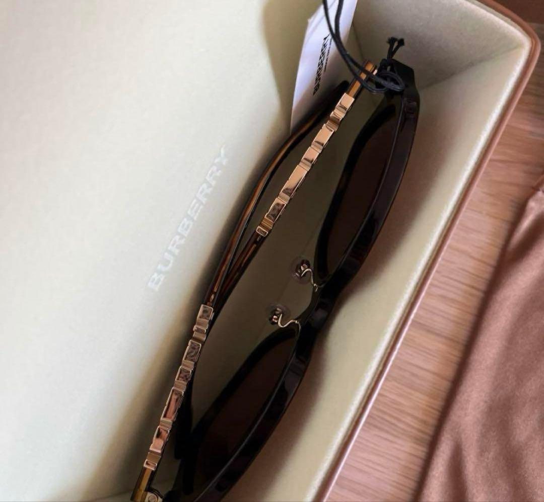 新品未使用　BURBERRY ロゴサングラス　ブラウン