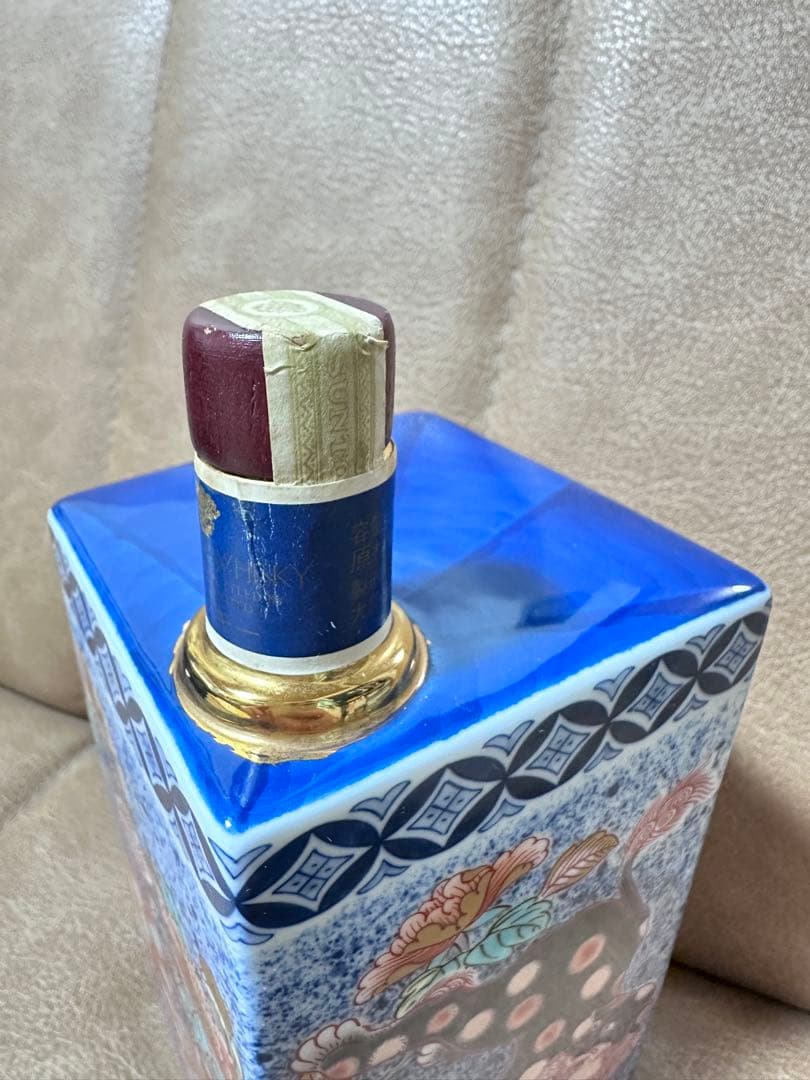 サントリーウイスキー スペシャルボトル　有田焼 染錦吹墨狛犬草花文 陶器