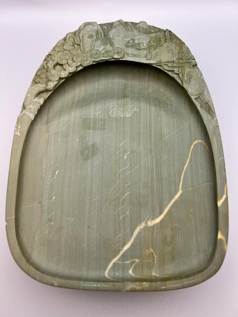 【海】硯　松花江緑石硯 松樹山水画　大硯 錦箱入　中国書道 　約：3.8kg