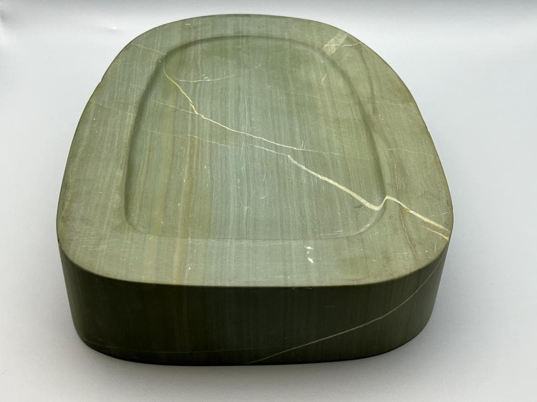 【海】硯　松花江緑石硯 松樹山水画　大硯 錦箱入　中国書道 　約：3.8kg