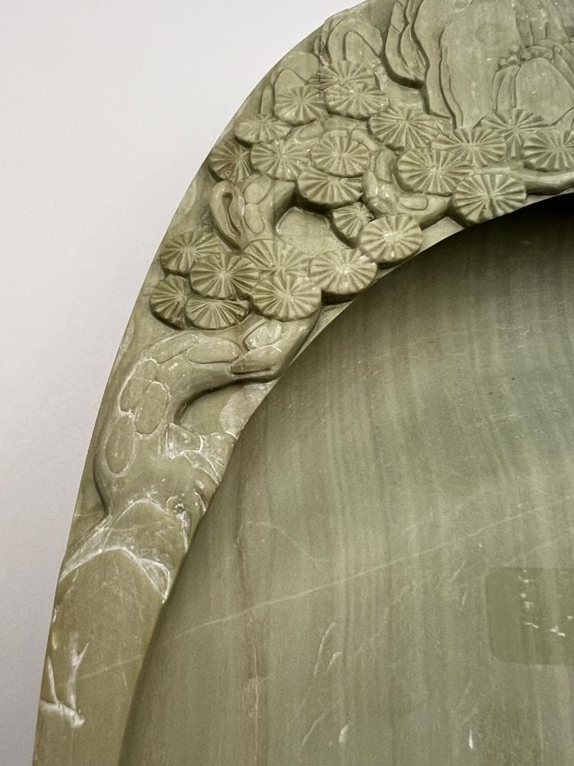 【海】硯　松花江緑石硯 松樹山水画　大硯 錦箱入　中国書道 　約：3.8kg