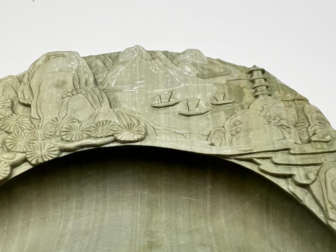 【海】硯　松花江緑石硯 松樹山水画　大硯 錦箱入　中国書道 　約：3.8kg