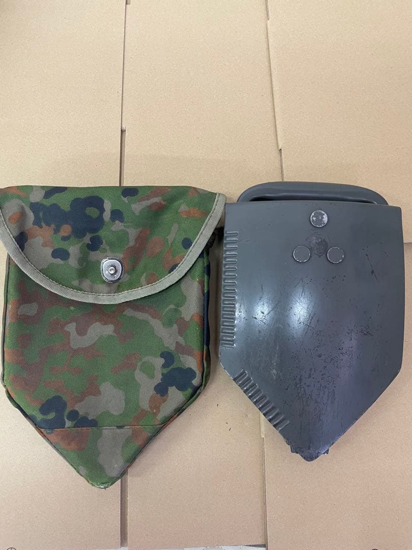 金属製スコップ 迷彩収納ケース付き